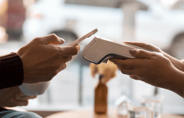 Как работает бесконтактная оплата телефоном?