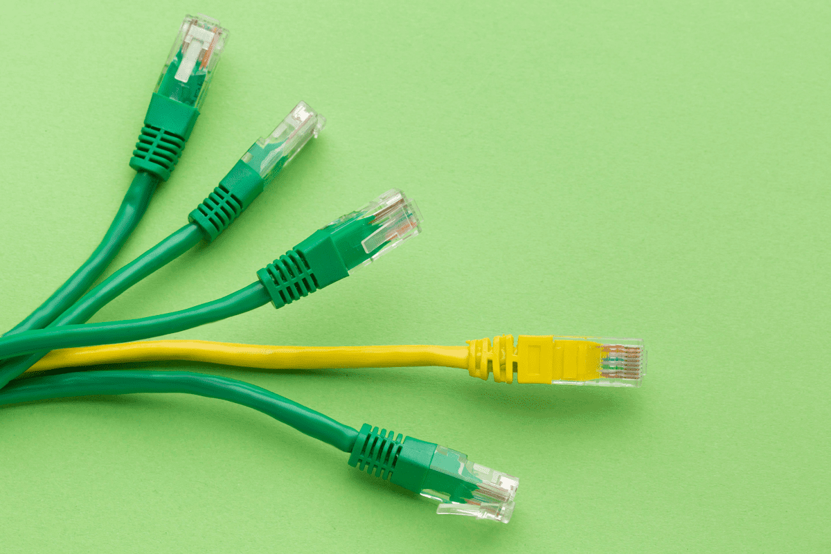 Почему скорость по Wi-Fi ниже, чем по кабелю?